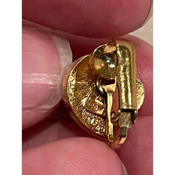 Vintage Avon Heart Shaped Rhinestone Edged With Black Gold Tone Clip-on Earrings - Picture 8 of 10